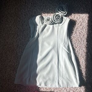 Elegant green Strapless Dress with Floral Detail